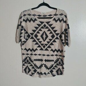 Ginger G Women’s Short Sleeve Top Beige Black Aztec Tribal Print Size: Small